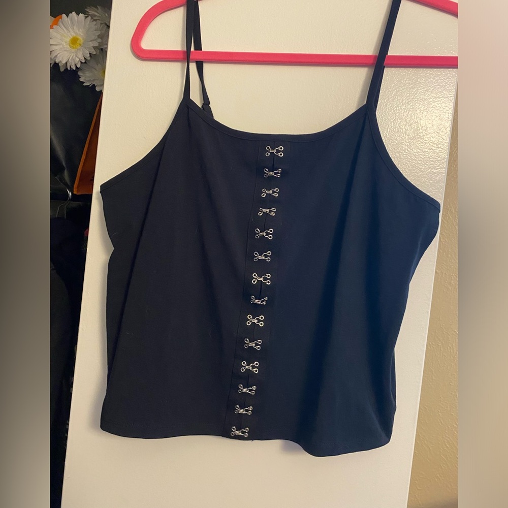 Super Cute Goth camisole crop top w/ a hook design in black. Size 1